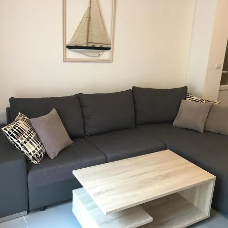 To Rent * Pula
